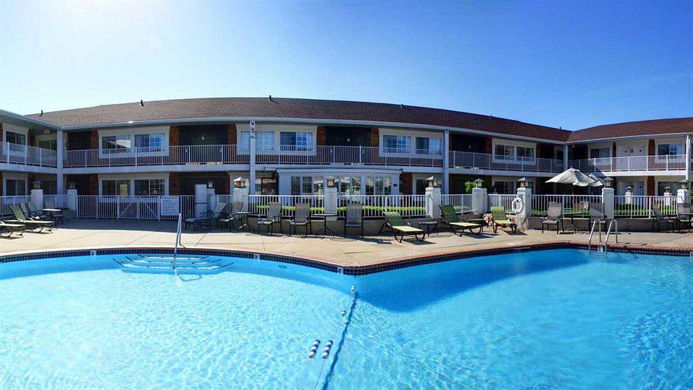 Days Inn & Suites By Wyndham Roseville/Detroit Area Exterior foto