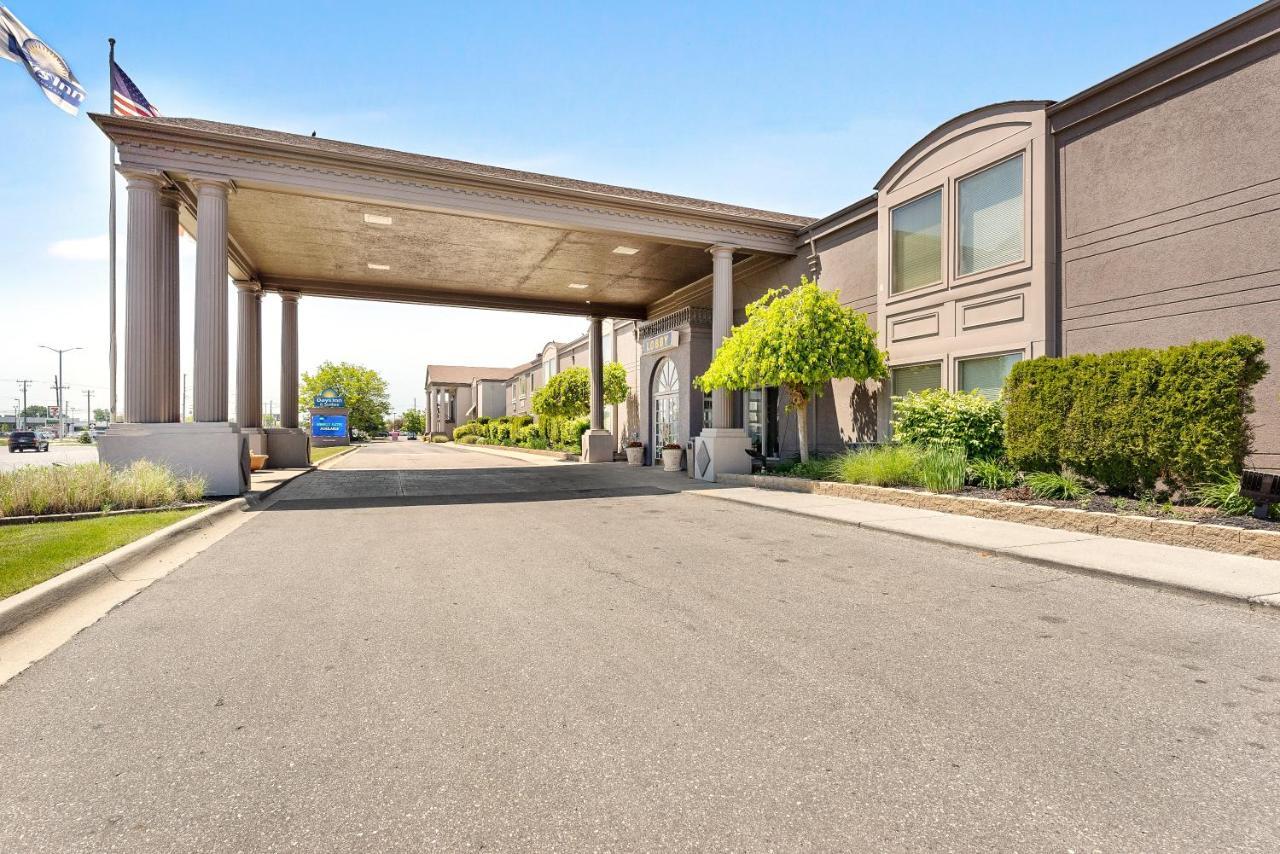 Days Inn & Suites By Wyndham Roseville/Detroit Area Exterior foto